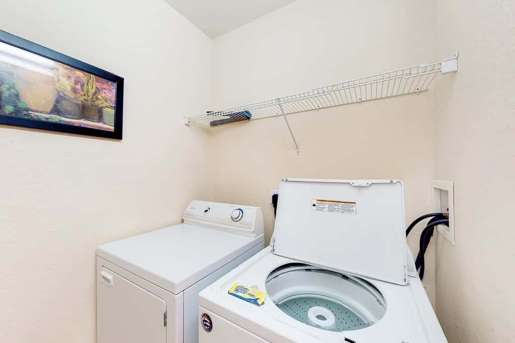 1st-floor condo with sauna, restaurant, gym & pools