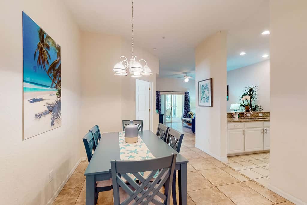 1st-floor condo with sauna, restaurant, gym & pools