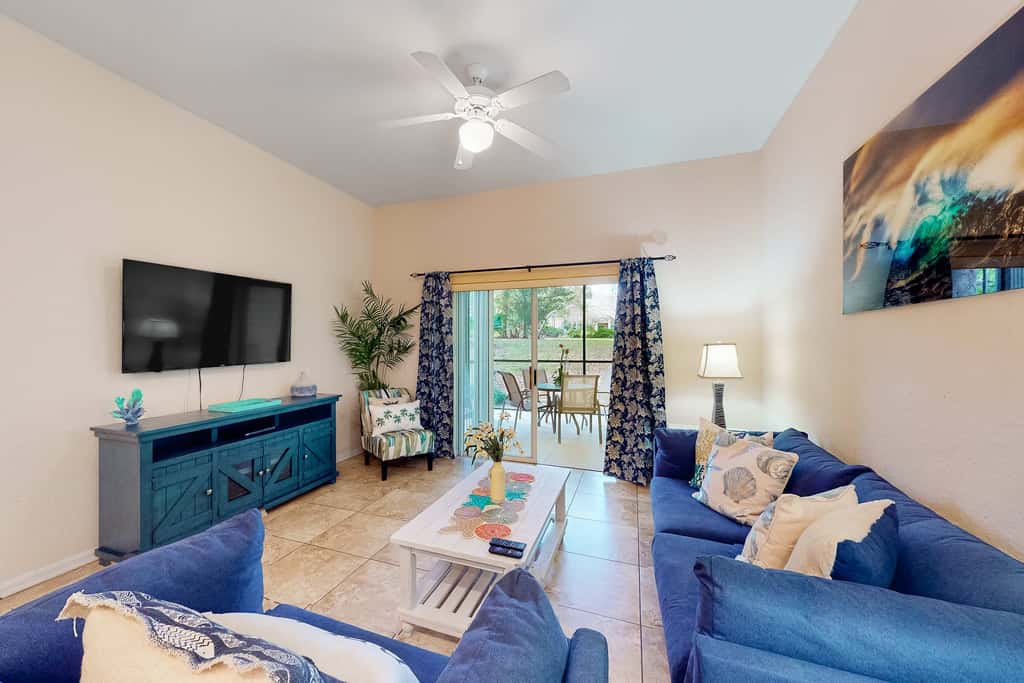 1st-floor condo with sauna, restaurant, gym & pools