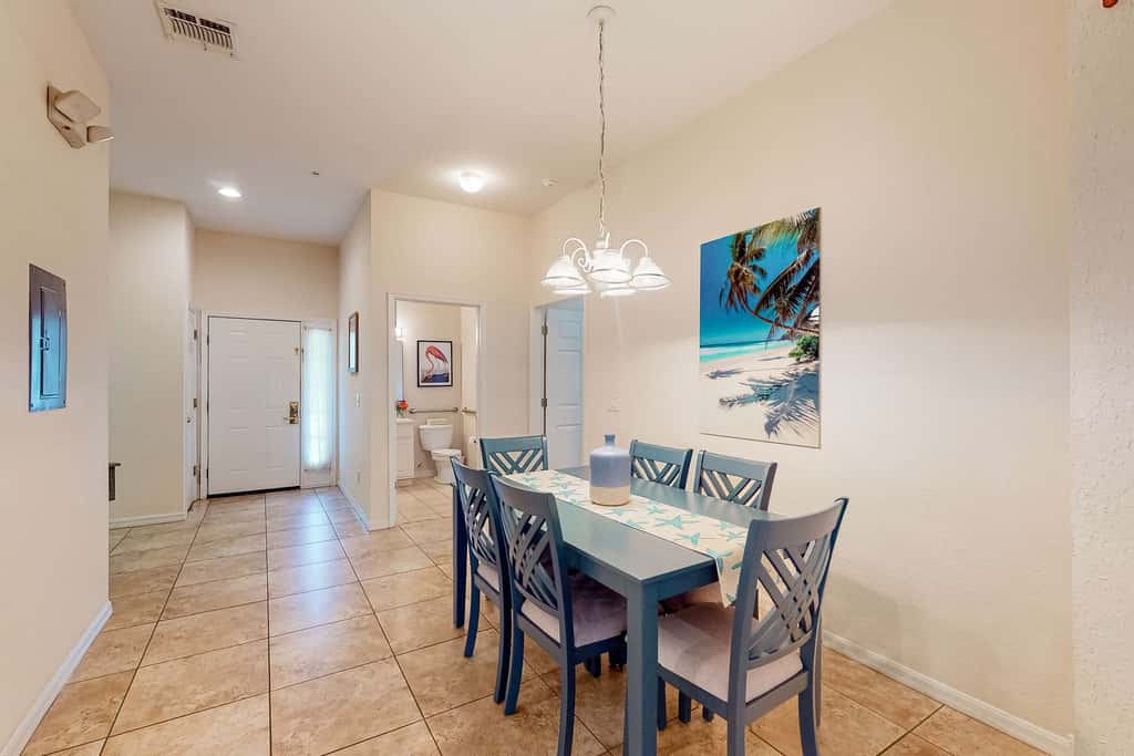 1st-floor condo with sauna, restaurant, gym & pools