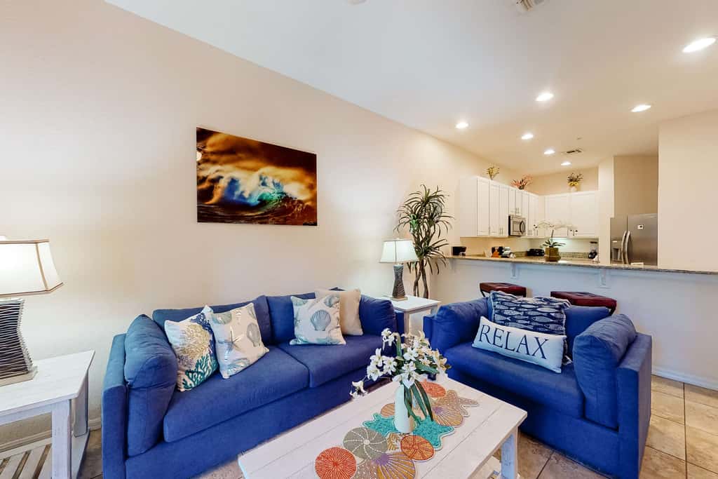 1st-floor condo with sauna, restaurant, gym & pools