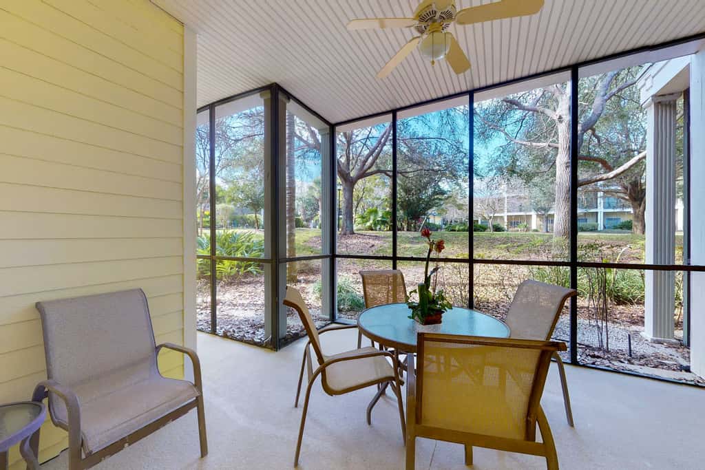 1st-floor condo with sauna, restaurant, gym & pools
