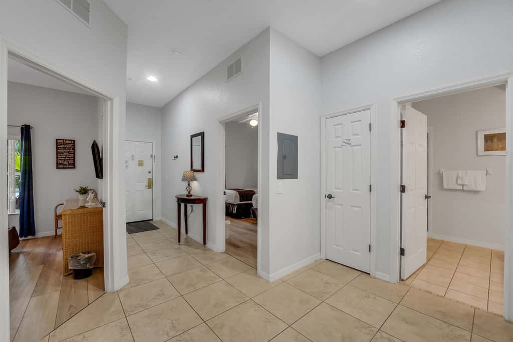 Exclusive villa: pool, EV charger, near Disney