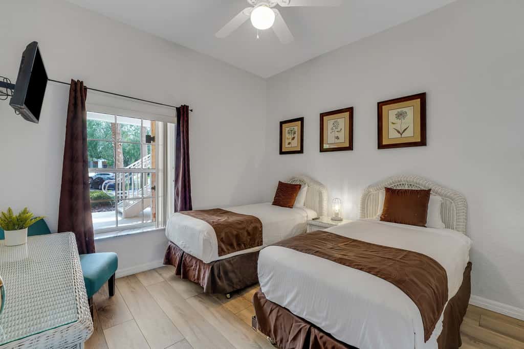 Exclusive villa: pool, EV charger, near Disney