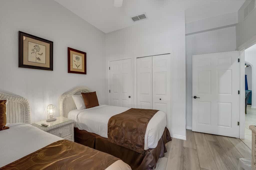 Exclusive villa: pool, EV charger, near Disney