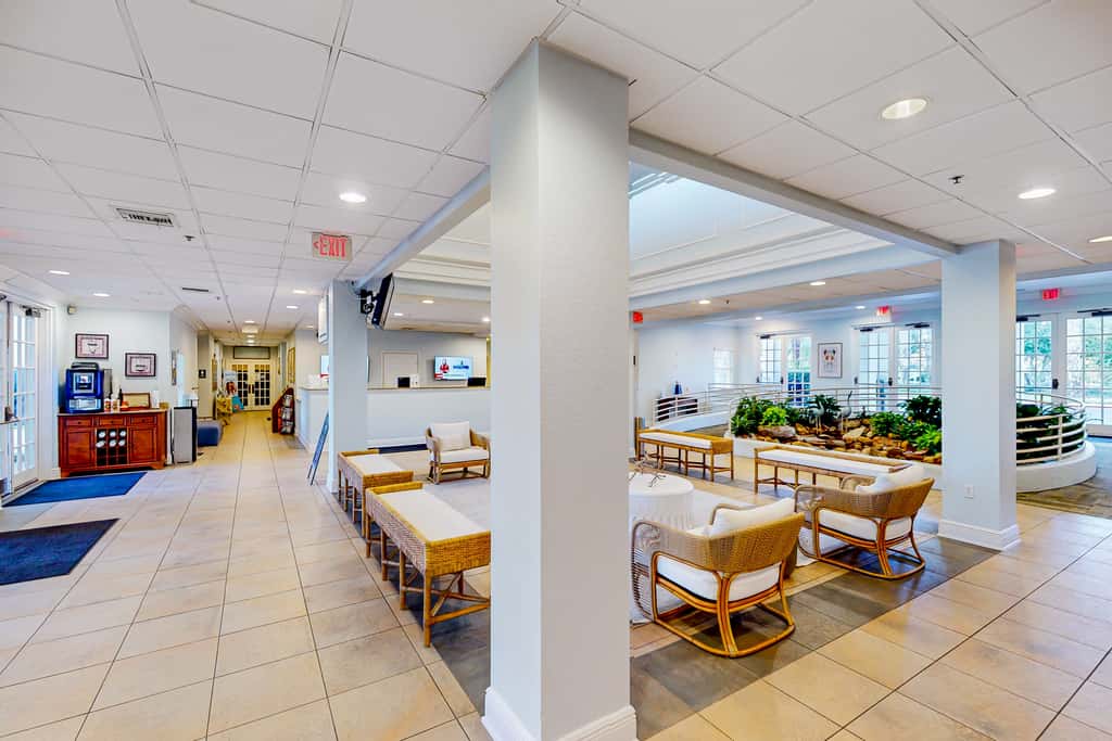 1st floor condo w/ basketball court, near theme parks, restaurant, pools