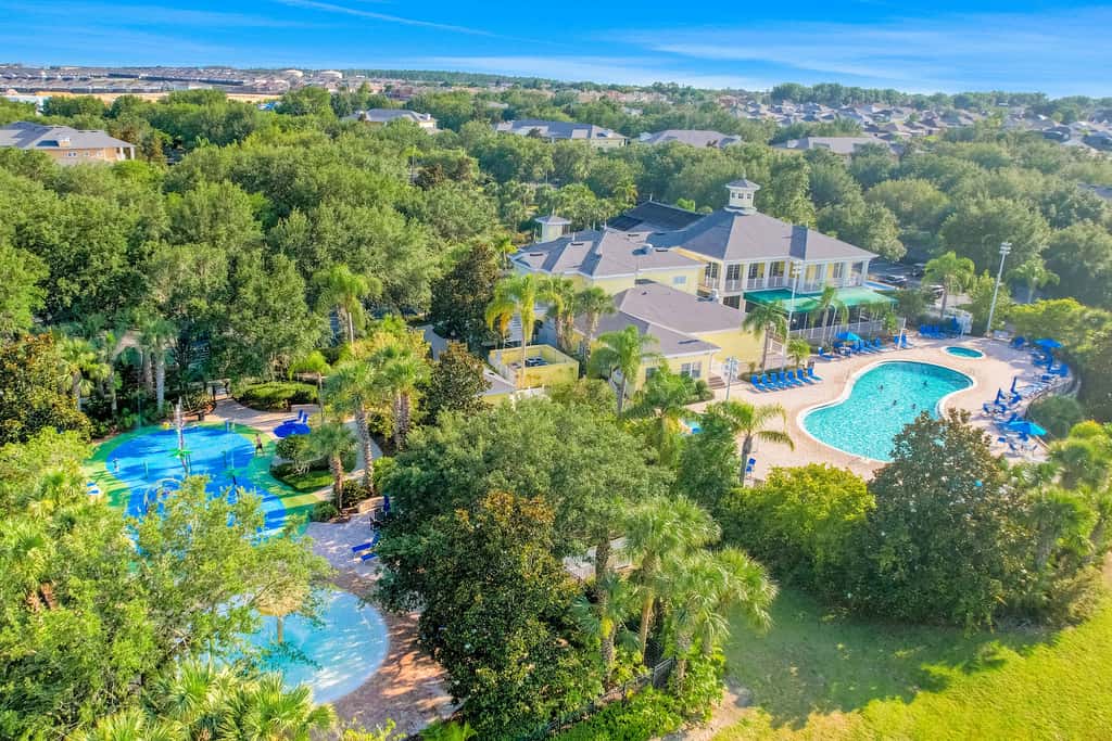 1st floor condo w/ basketball court, near theme parks, restaurant, pools