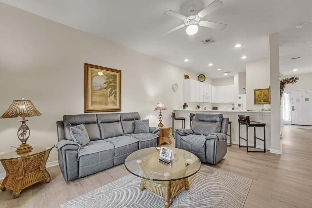 1st floor condo w/ basketball court, near theme parks, restaurant, pools