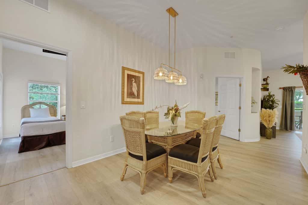 1st floor condo w/ basketball court, near theme parks, restaurant, pools