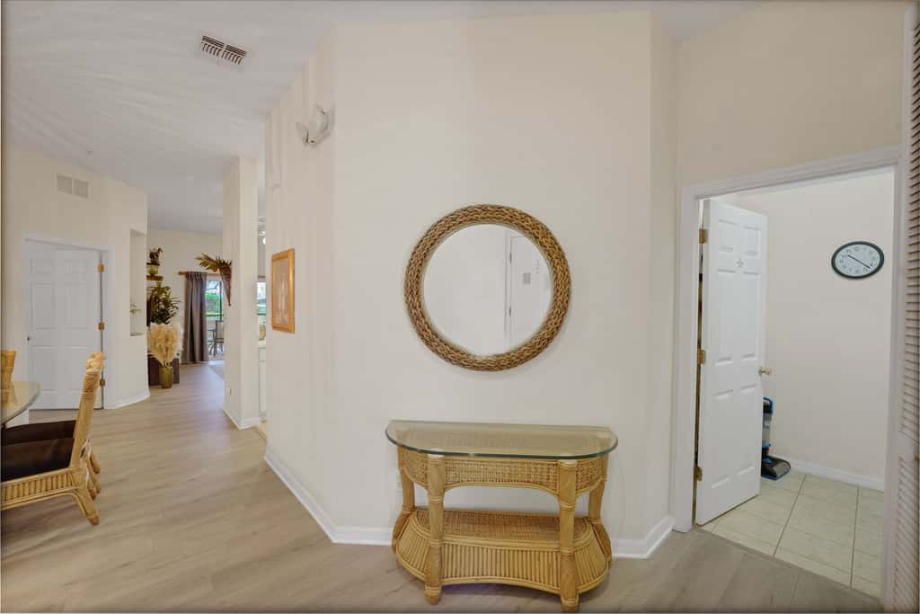 1st floor condo w/ basketball court, near theme parks, restaurant, pools
