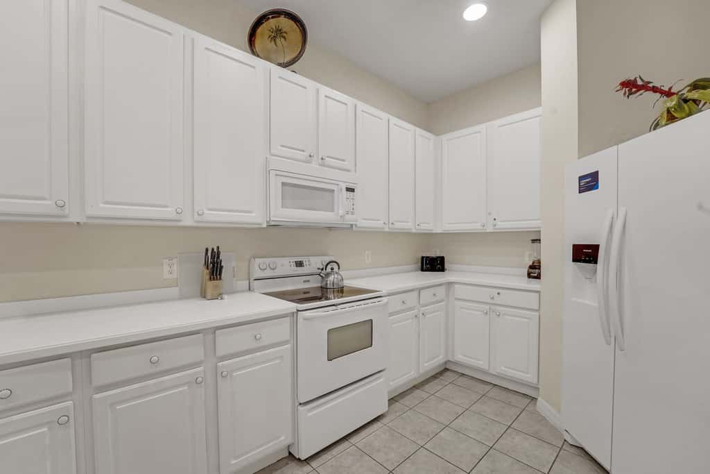 1st floor condo w/ basketball court, near theme parks, restaurant, pools