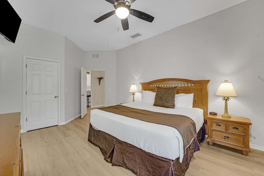 1st floor condo w/ basketball court, near theme parks, restaurant, pools