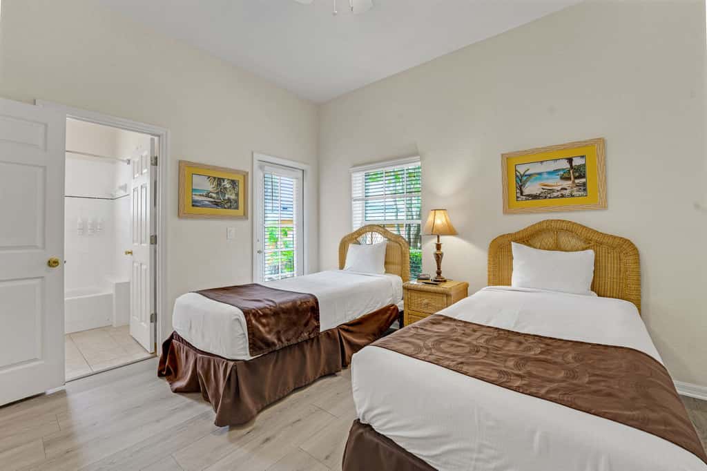 1st floor condo w/ basketball court, near theme parks, restaurant, pools