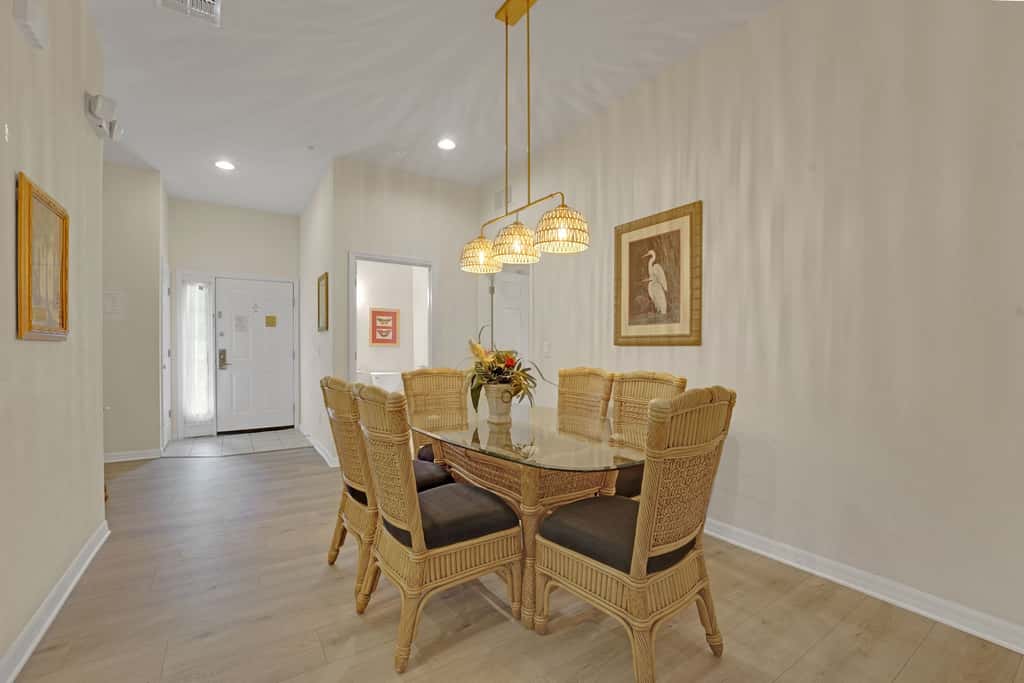 1st floor condo w/ basketball court, near theme parks, restaurant, pools