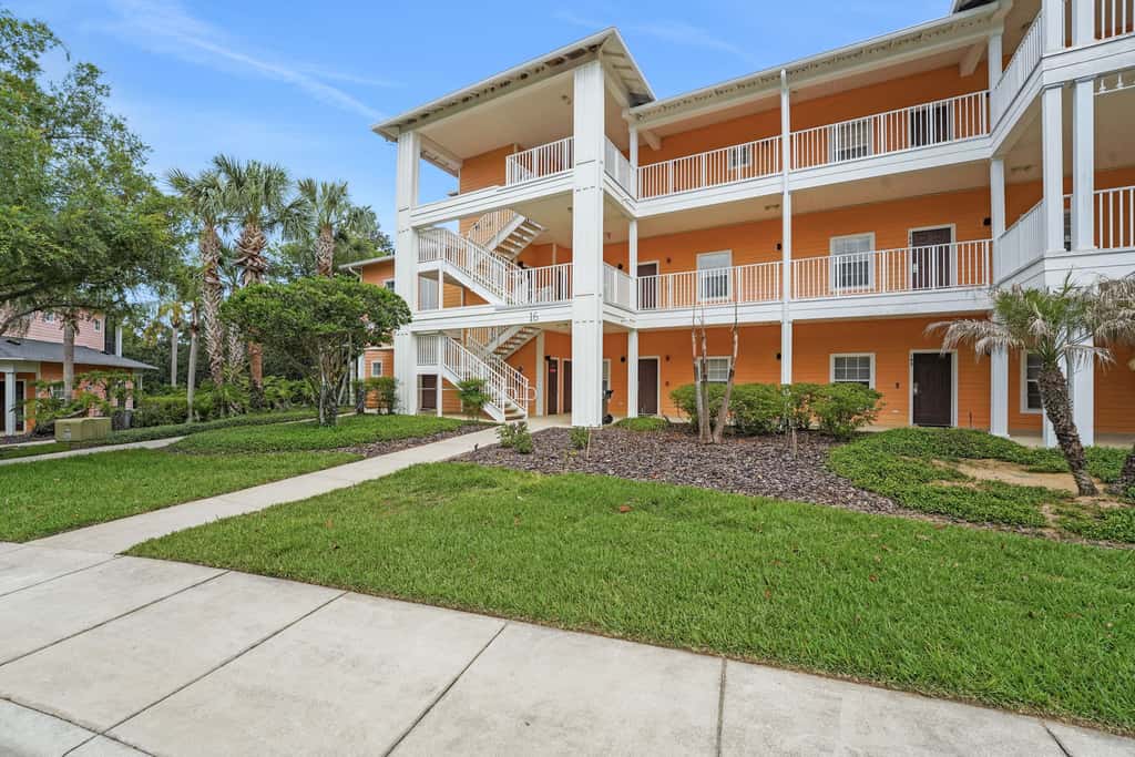 1st floor condo w/ basketball court, near theme parks, restaurant, pools