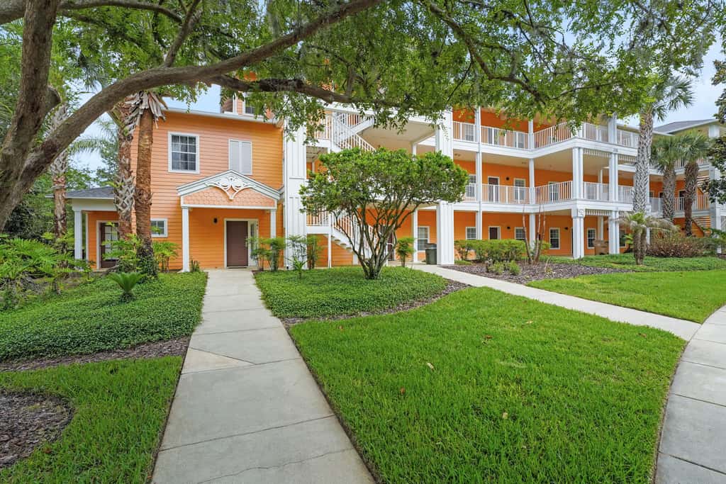 1st floor condo w/ basketball court, near theme parks, restaurant, pools