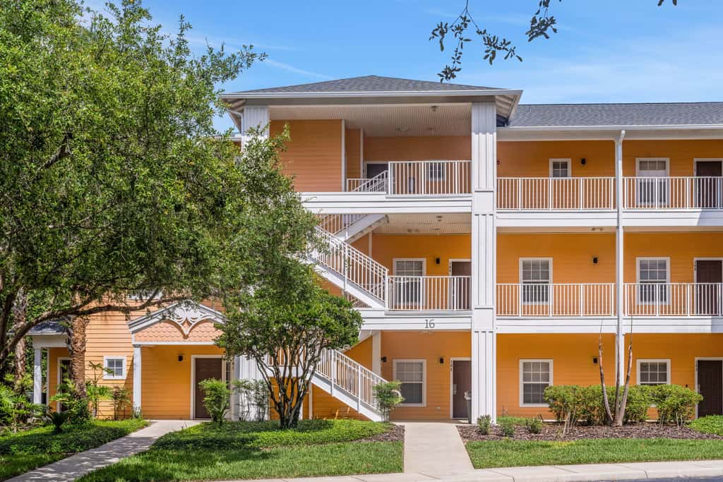 1st floor condo w/ basketball court, near theme parks, restaurant, pools