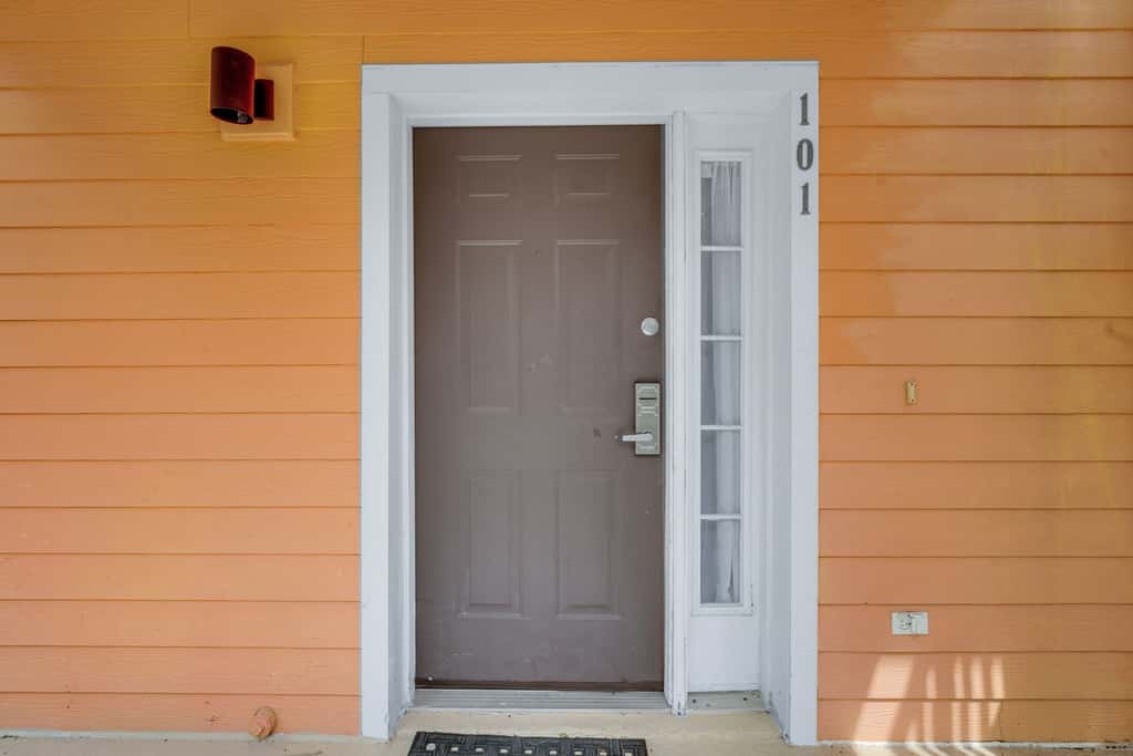 1st floor condo w/ basketball court, near theme parks, restaurant, pools