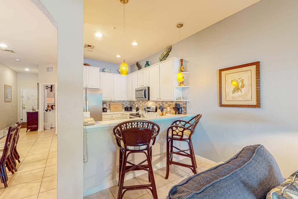 1st-floor condo near theme parks with pools, sauna, gym & on-site dining