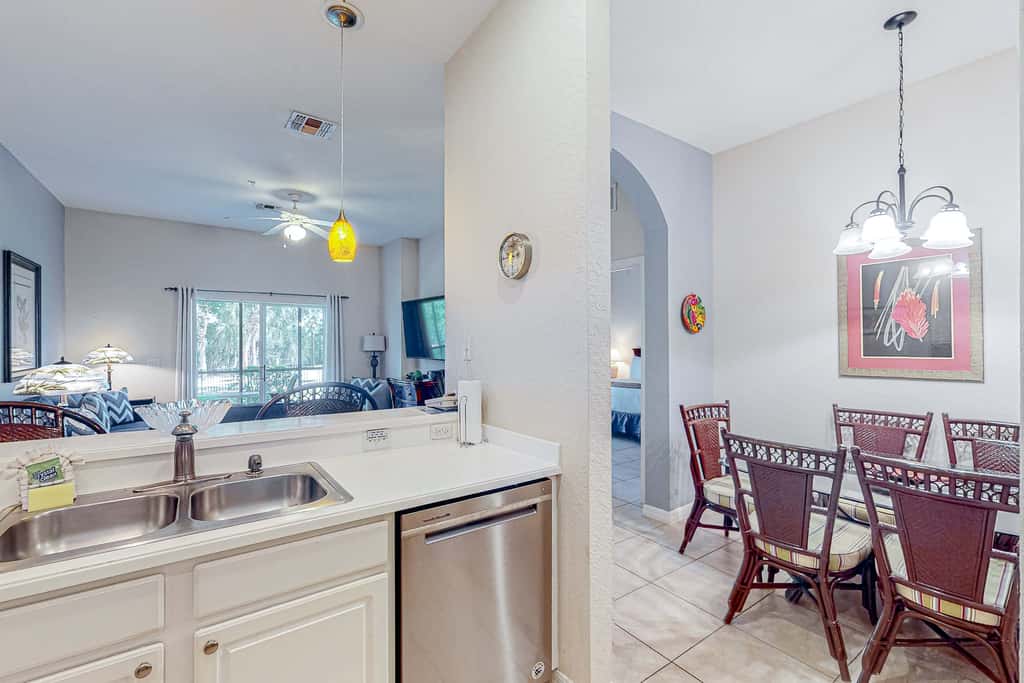 1st-floor condo near theme parks with pools, sauna, gym & on-site dining