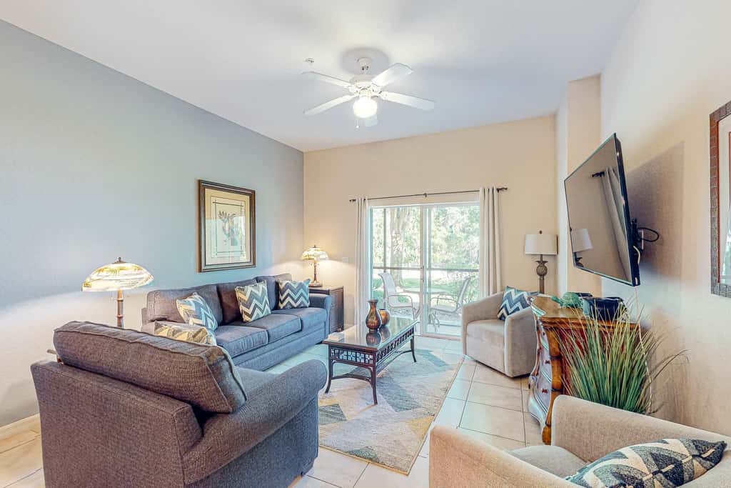 1st-floor condo near theme parks with pools, sauna, gym & on-site dining