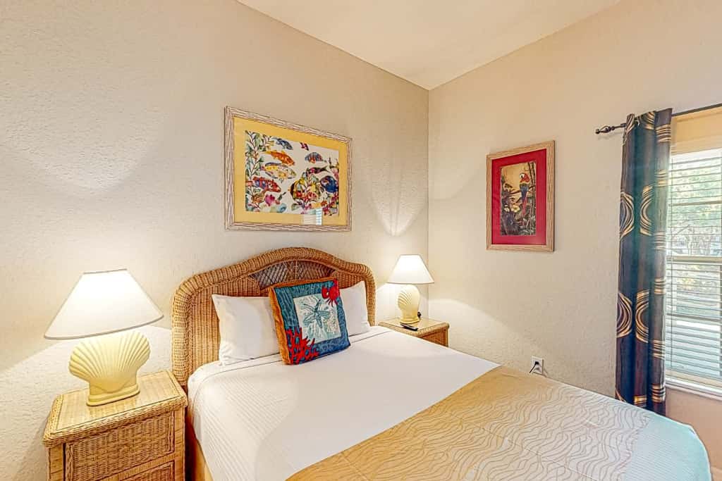 1st-floor condo near theme parks with pools, sauna, gym & on-site dining