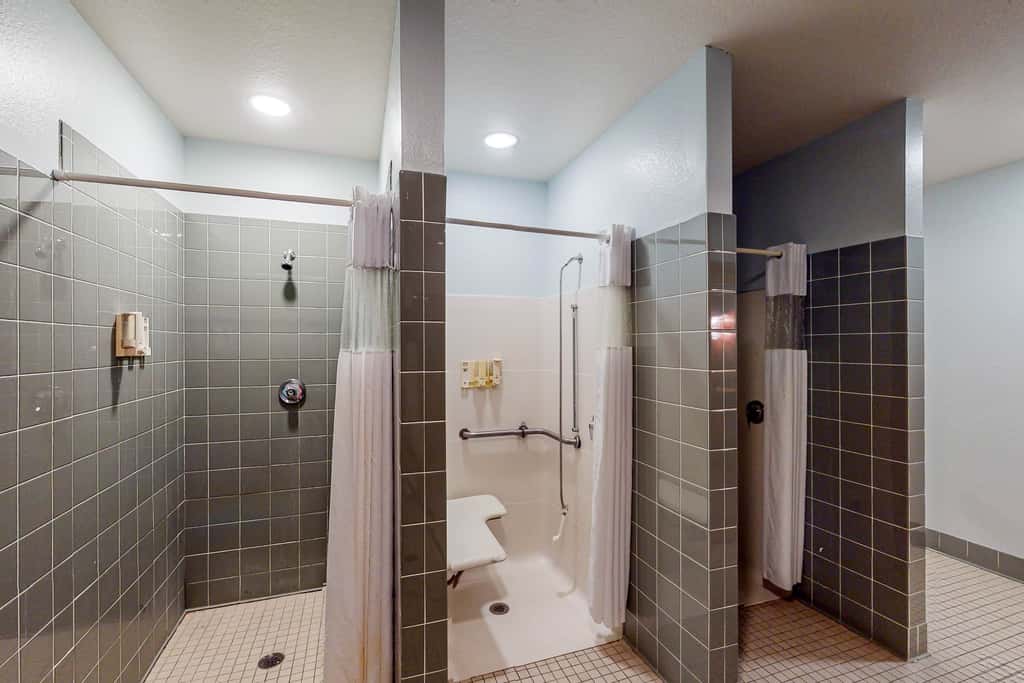 1st-floor condo near theme parks with pools, sauna, gym & on-site dining