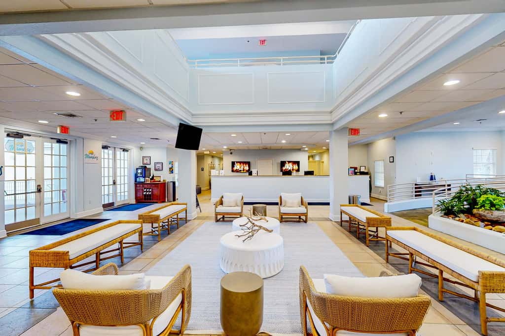 1st-floor condo near theme parks with pools, sauna, gym & on-site dining
