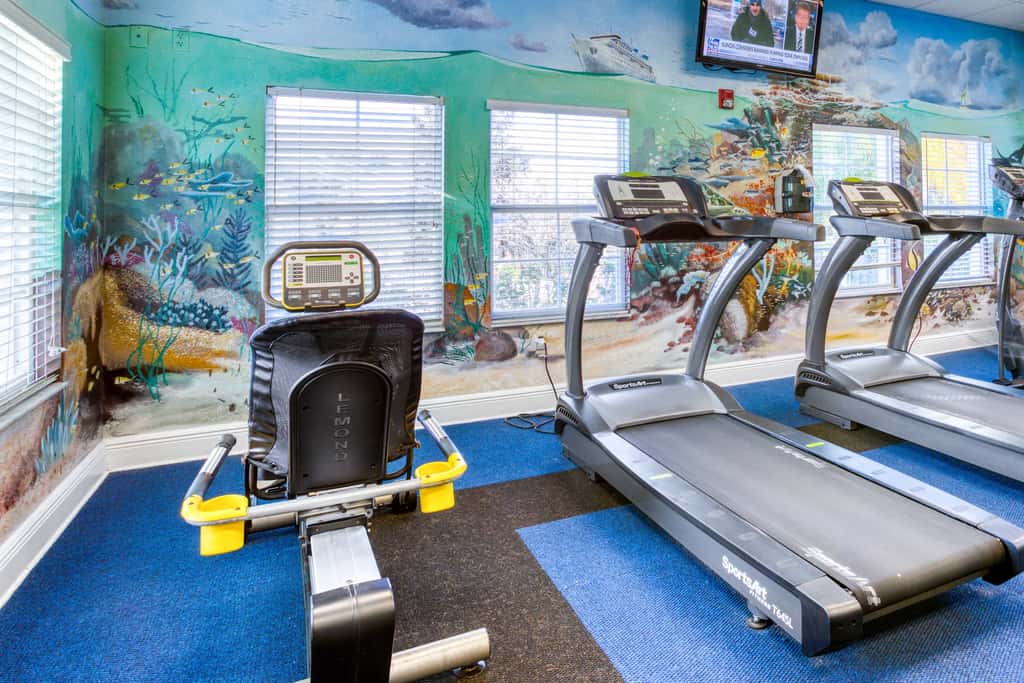 Lovely Condo with Balcony & Shared Gym, Pool, and Sauna