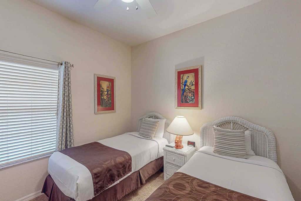 Lovely Condo with Balcony & Shared Gym, Pool, and Sauna