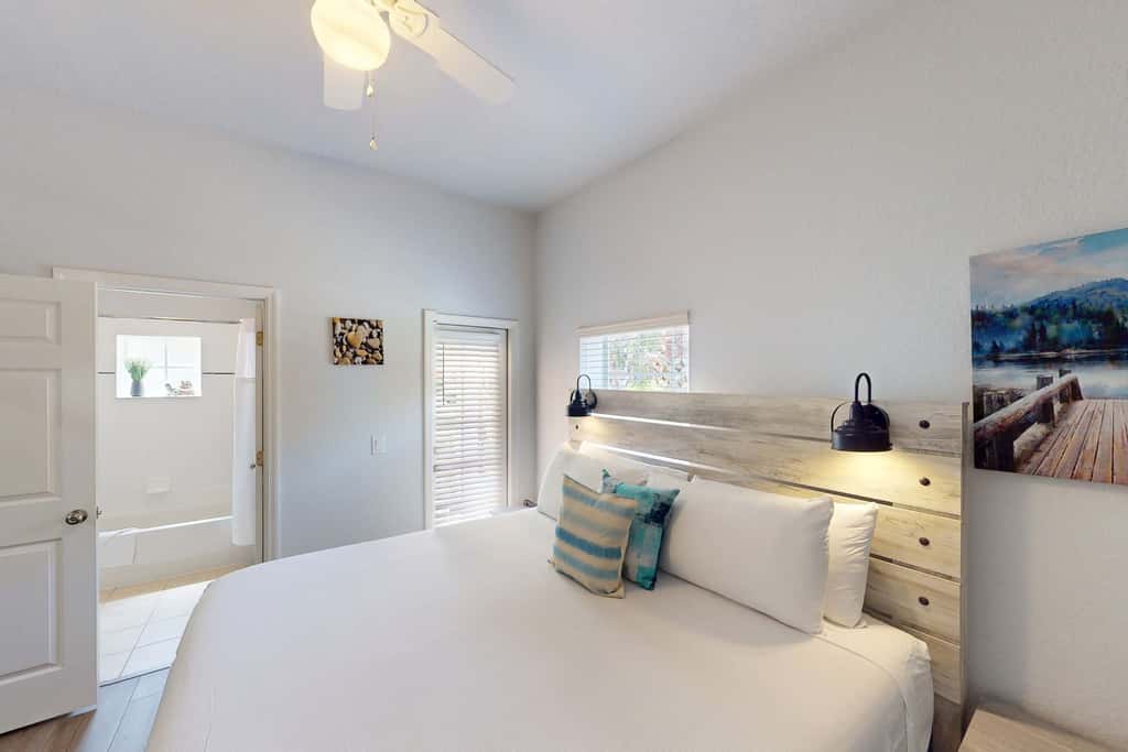 1st floor condo w/ gym, tennis court, sauna, patio, restaurant, near theme parks
