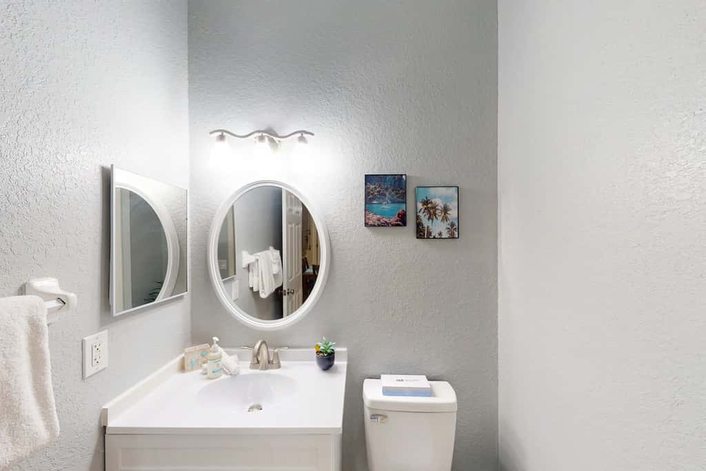1st floor condo w/ gym, tennis court, sauna, patio, restaurant, near theme parks