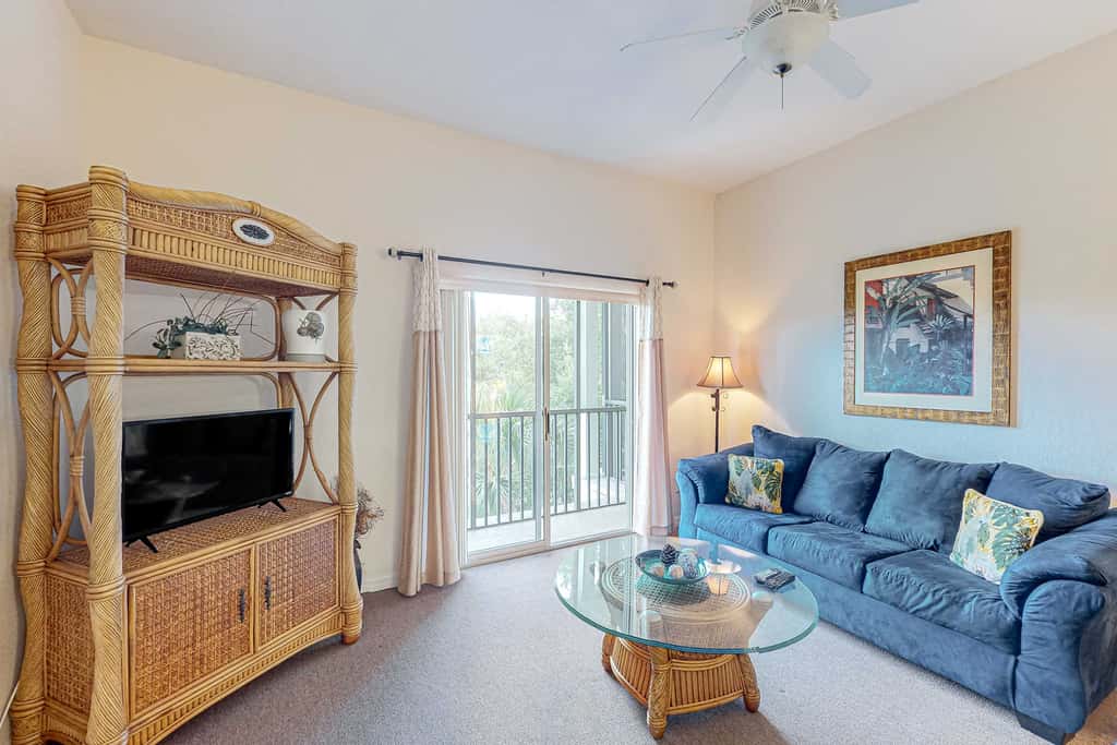 3rd floor condo w/ basketball court, near theme parks, restaurant, pools, sauna