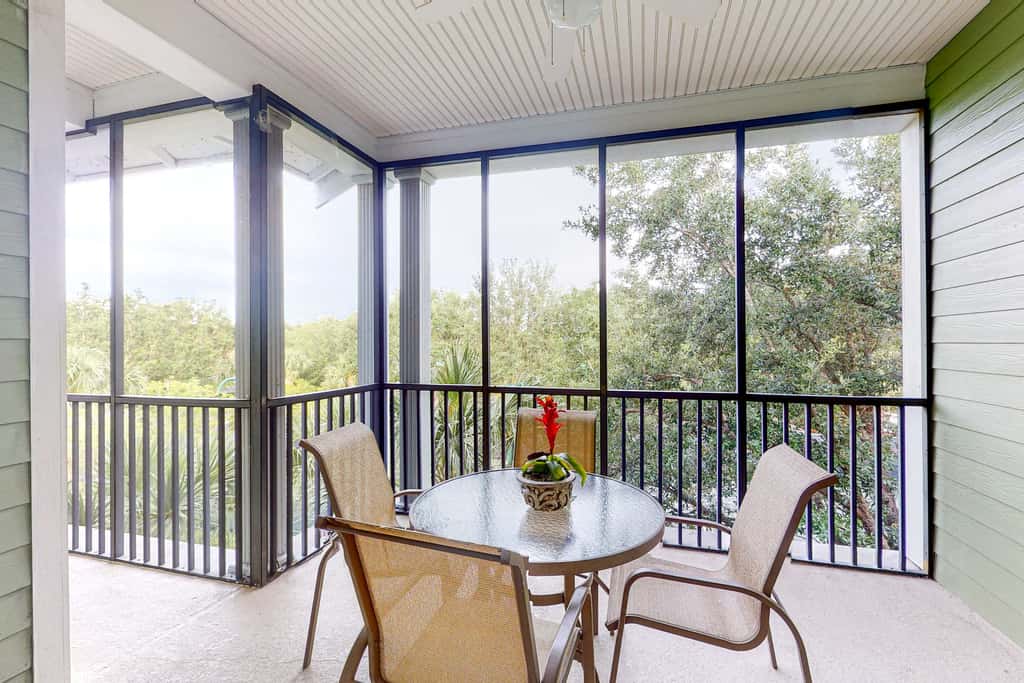 3rd floor condo w/ basketball court, near theme parks, restaurant, pools, sauna