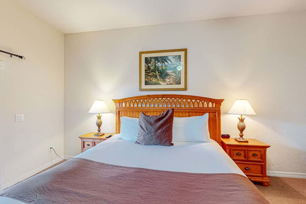 3rd floor condo w/ basketball court, near theme parks, restaurant, pools, sauna