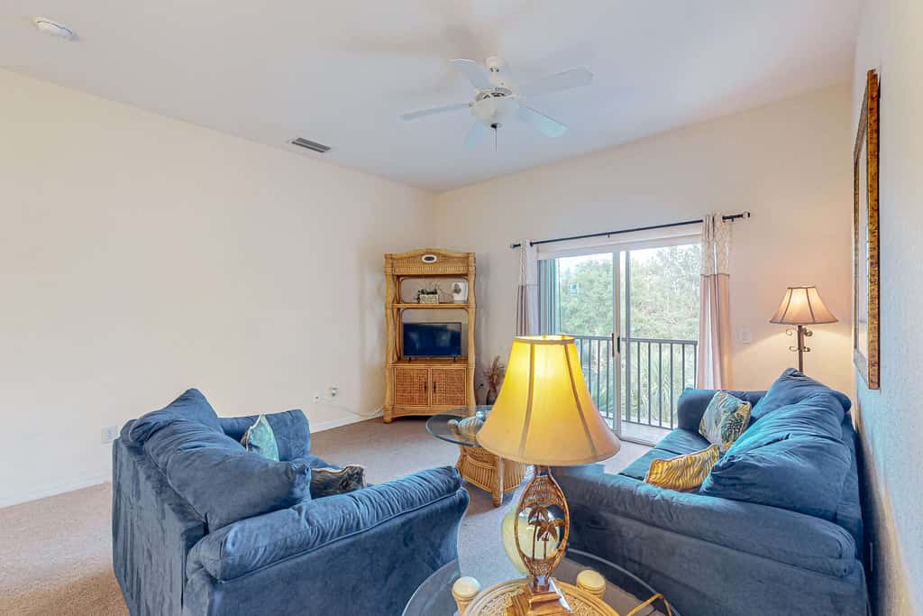 3rd floor condo w/ basketball court, near theme parks, restaurant, pools, sauna