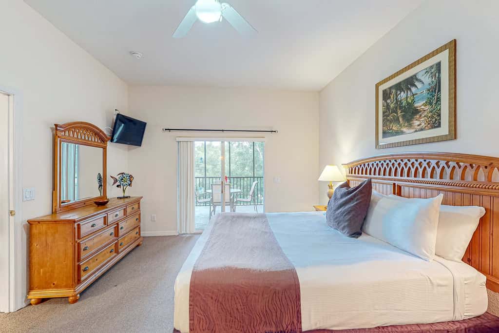 3rd floor condo w/ basketball court, near theme parks, restaurant, pools, sauna
