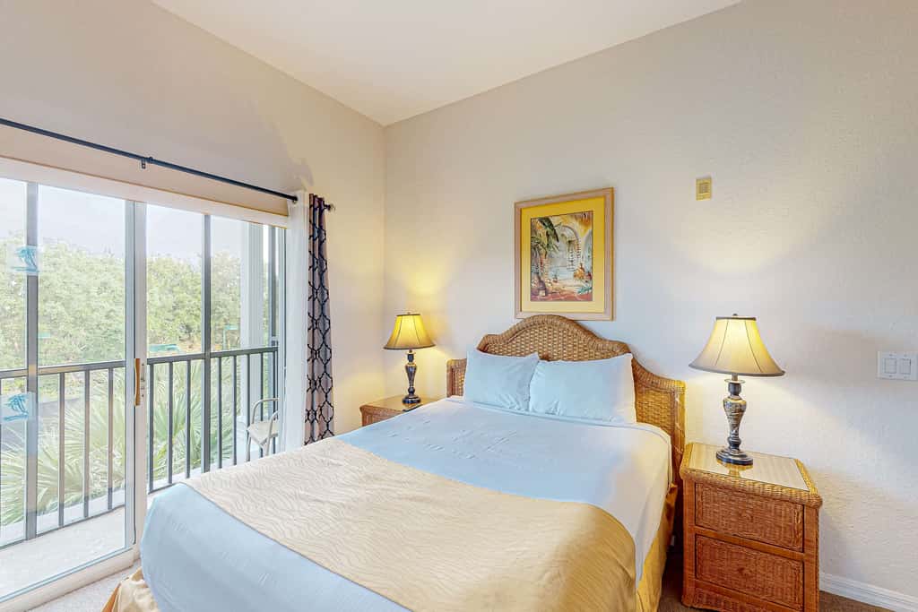 3rd floor condo w/ basketball court, near theme parks, restaurant, pools, sauna