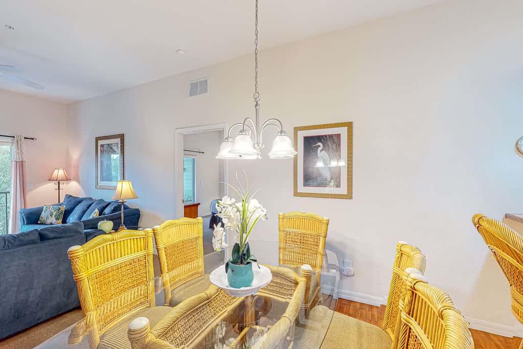 3rd floor condo w/ basketball court, near theme parks, restaurant, pools, sauna
