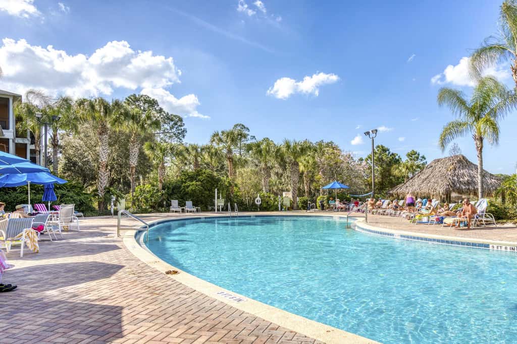 3rd floor condo w/ basketball court, near theme parks, restaurant, pools, sauna