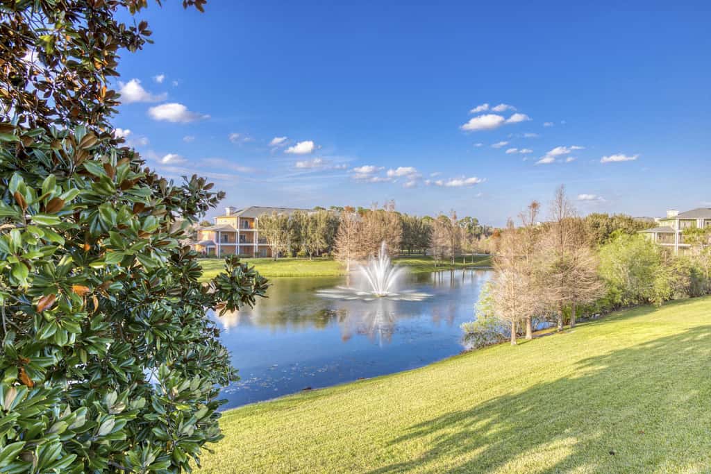 3rd floor condo w/ basketball court, near theme parks, restaurant, pools, sauna