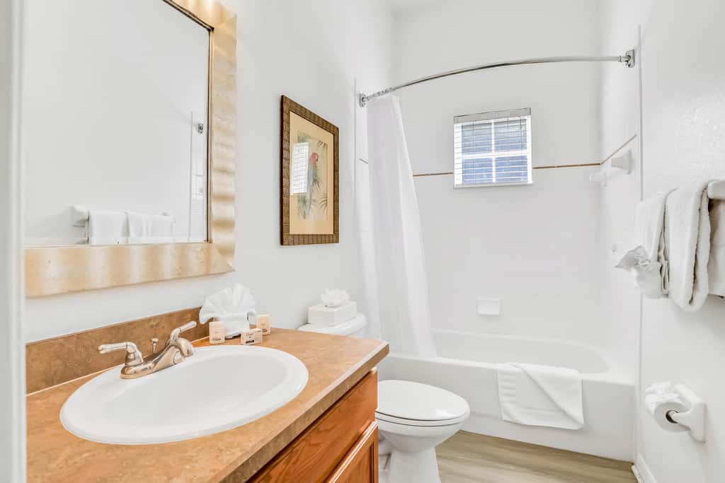 Condo w/ shared pools, fitness center - near Old Lake Davenport & Disney