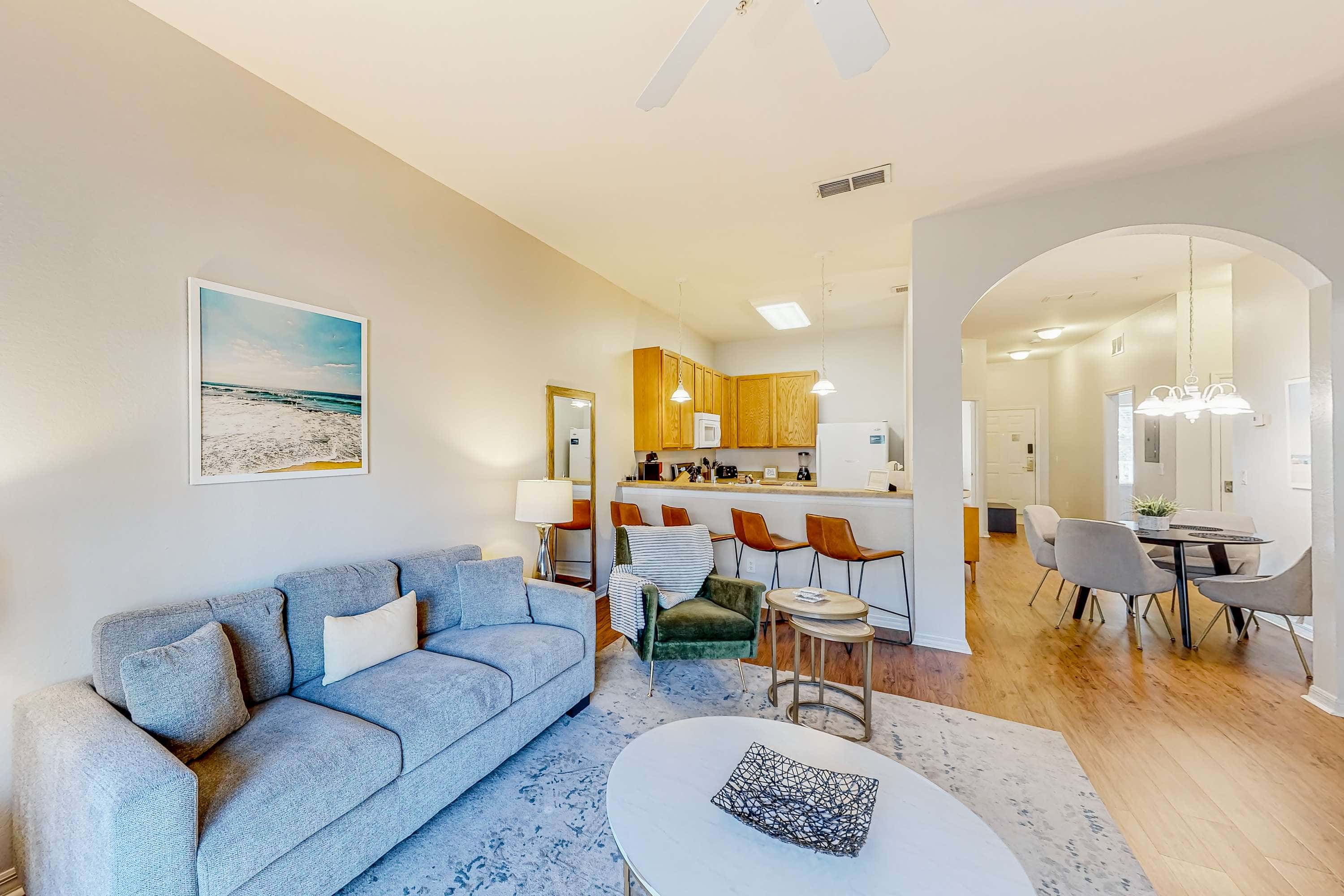 Snowbird-friendly condo with central AC, washer/dryer, pools, & hot tubs