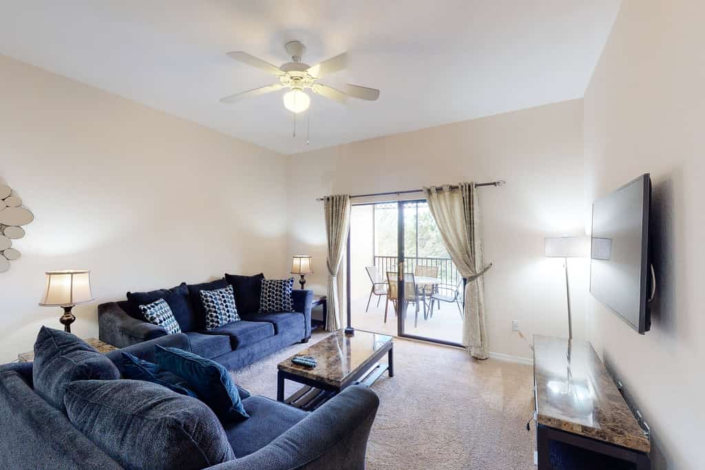 3rd floor condo w/ pools, balcony, sauna, gym, hot tub, near theme parks