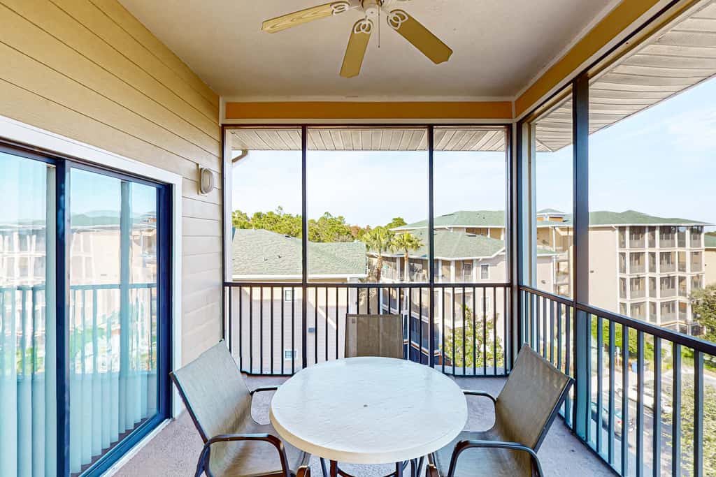 5th floor condo w/ balcony, hot tub, shared pools, gym, sauna, near theme parks