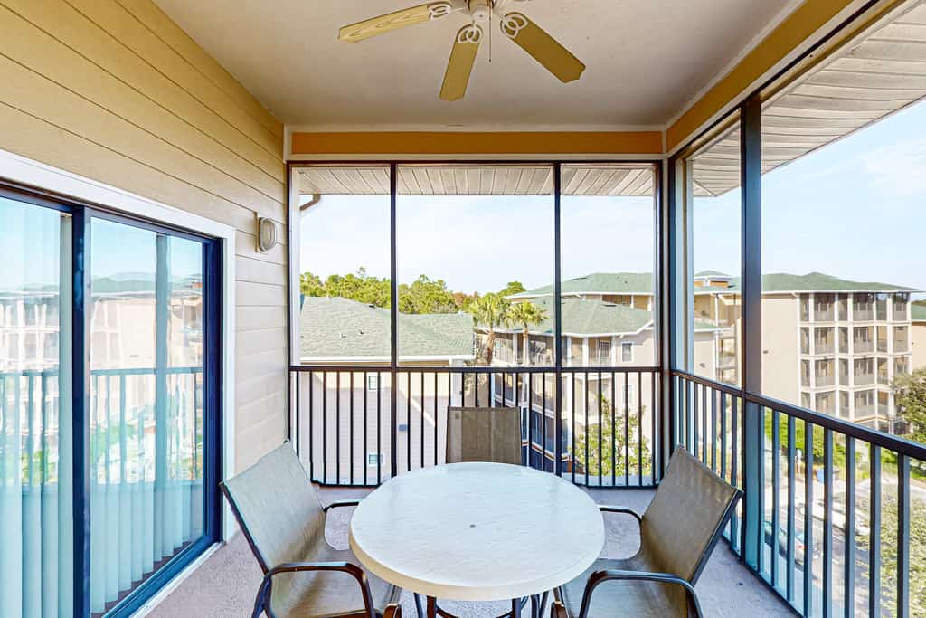 5th floor condo w/ balcony, hot tub, shared pools, gym, sauna, near theme parks