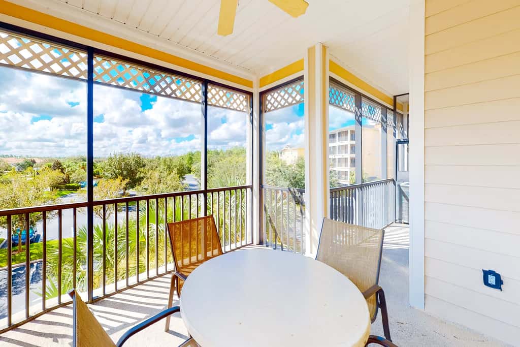 3rd floor condo w/ hot tub, sauna, balcony, gym, shared pools, near theme parks