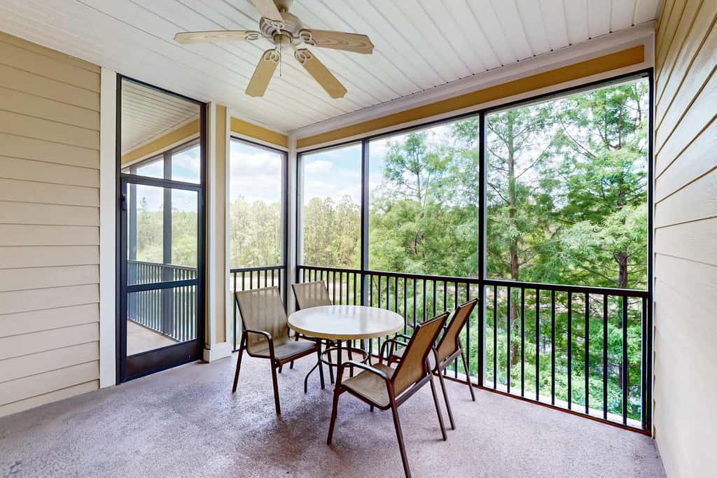 3rd floor condo w/ balcony, shared pools, gym, sauna, hot tub, near theme parks