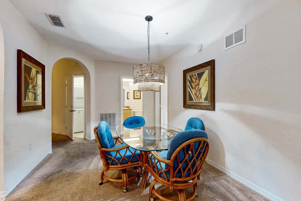 3rd floor condo w/ balcony, shared pools, gym, sauna, hot tub, near theme parks