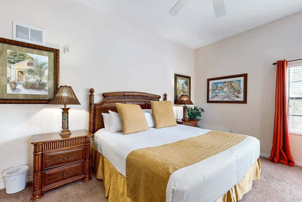 3rd floor condo w/ balcony, shared pools, gym, sauna, hot tub, near theme parks
